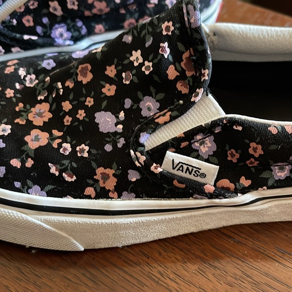 VANS - Picture 2 of 5